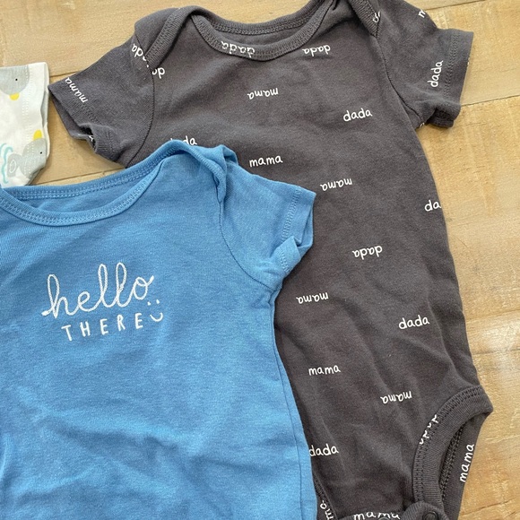 Baby boy bundle of 5 onesie footies Nwt baby clothes lot - Picture 7 of 15